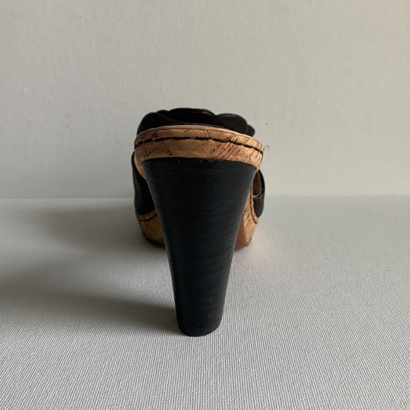 Børn Leather Flower Sandal with 4 Inch Heel—Size 10/42 - Picture 10 of 11